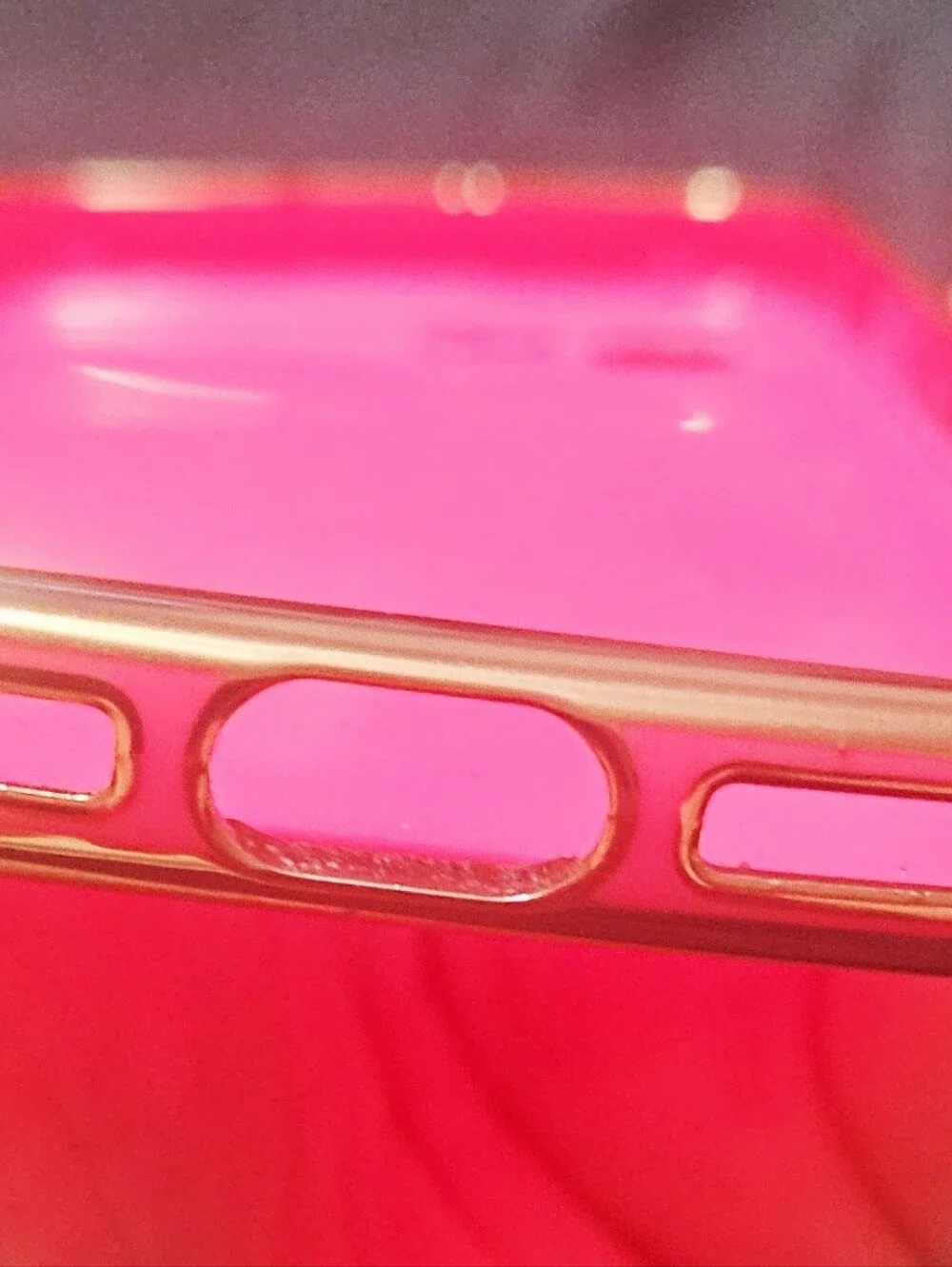 IPHONE 17E/16E Hotpink/Gold wavy edge cell phone case NWOT
